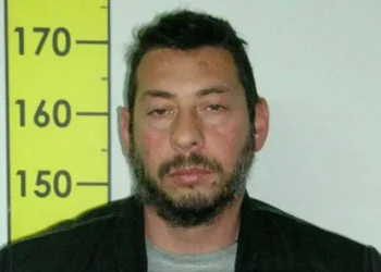 Στη δημοσιότητα τα στοιχεία του παιδόφιλου που ήρθε από την Πάτρα στον Πειραιά για να συνευρεθεί με 13χρονη