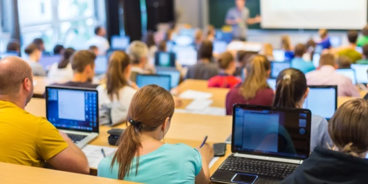 Mη κρατικά πανεπιστήμια: Πώς θα εισάγονται οι φοιτητές, τι θα γίνει με την εξέλιξη των καθηγητών και την έρευνα