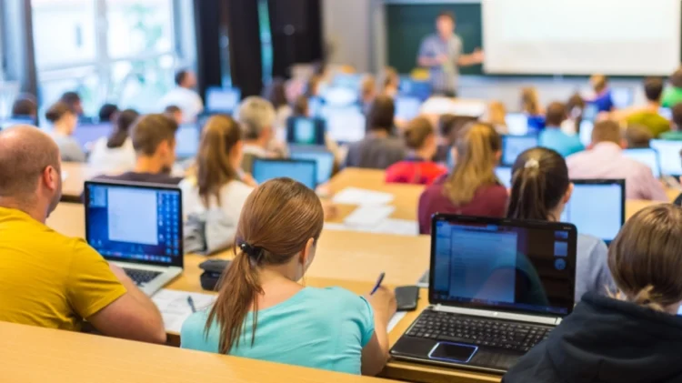 Mη κρατικά πανεπιστήμια: Πώς θα εισάγονται οι φοιτητές, τι θα γίνει με την εξέλιξη των καθηγητών και την έρευνα