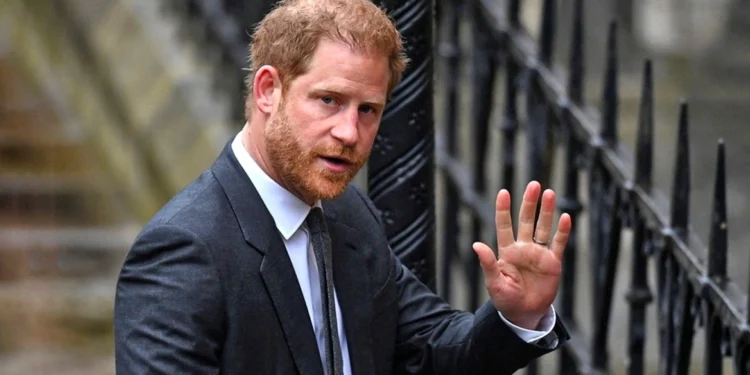 Άστεγος… ο Χάρι: Κοιμήθηκε σε ξενοδοχείο την πρώτη του νύχτα στη Βρετανία