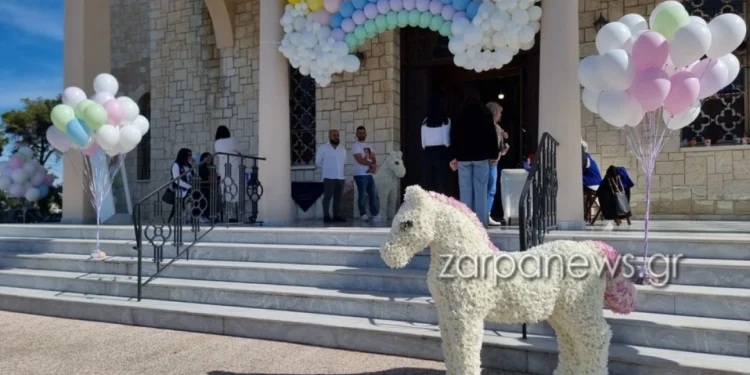 Χανιά: Ντυμένοι στα λευκά, συγγενείς και φίλοι λένε το τελευταίο «αντίο» στη Ραφαέλα Πιτσικάλη – Φωτογραφίες