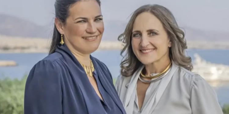 Ρεβέκκα Καμχή: «H σύζυγός μου Μαρίνα, ζήτησε την άδεια της κόρης μου για να παντρευτούμε»