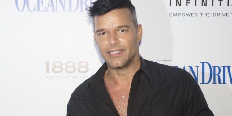 Ρίκι Μάρτιν: Η περίοδος που αποκάλυψε ότι είναι γκέι, οι κατηγορίες για αιμομιξία και το φετίχ που έχει με τα πόδια