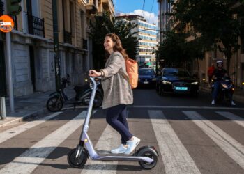 Aπό τον θρίαμβο στην κατάρρευση: Πώς μία startup που νοίκιαζε σκούτερ… βγήκε από τον δρόμο