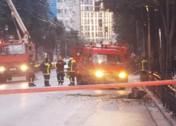 Βόμβα στο κέντρο της Αθήνας: Βίντεο ντοκουμέντο από την στιγμή της έκρηξης απέναντι από το υπουργείο Εργασίας