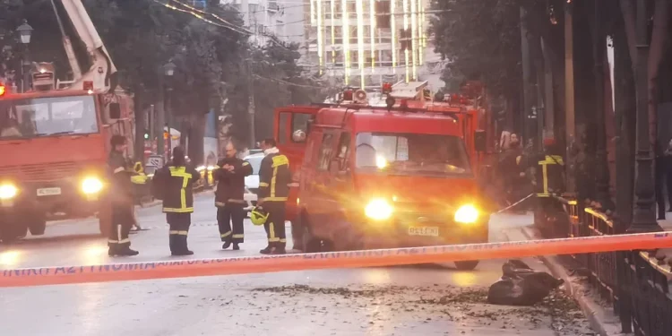 Βόμβα στο κέντρο της Αθήνας: Βίντεο ντοκουμέντο από την στιγμή της έκρηξης απέναντι από το υπουργείο Εργασίας