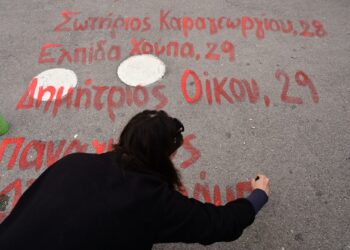 Τέμπη: Σβήστηκαν τα 57 ονόματα από την πλατεία Συντάγματος – Τι απαντά ο Δήμος Αθηναίων