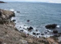 Ρόδος: Ακέφαλο πτώμα εντόπισε στη θάλασσα ψαράς – Συναγερμός στο λιμενικό
