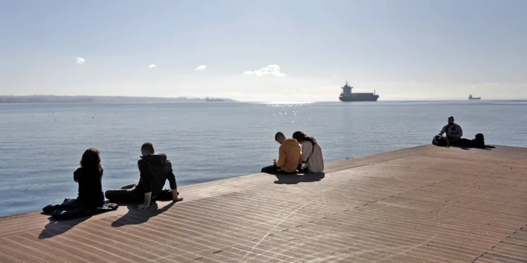 «Γλυκαίνει» από σήμερα ο καιρός, ανεβαίνει η θερμοκρασία – Σε ποιες περιοχές αναμένονται τοπικές βροχές