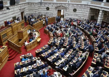 Βουλή: Ψηφίστηκε το νομοσχέδιο για την οπαδική βία και η τροπολογία για το αγροτικό ρεύμα
