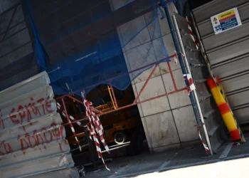 Περιμένουν χτύπημα ακόμα και με ρουκέτες μετά τη βόμβα έξω από το υπουργείο Εργασίας