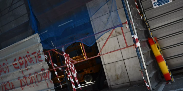 Περιμένουν χτύπημα ακόμα και με ρουκέτες μετά τη βόμβα έξω από το υπουργείο Εργασίας