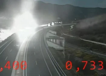 Νέο βίντεο ντοκουμέντο από την τραγωδία στα Τέμπη: Σαν έκρηξη ισχυρής βόμβας (vid)