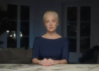 «Ο Αλεξέι Ναβάλνι δηλητηριάστηκε με Νόβιτσοκ» – Δήλωση – βόμβα από την σύζυγό του