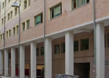 «Κλειδωθήκαμε στην τάξη, πολλά παιδιά έπαθαν κρίση» -Μαρτυρίες σοκ για την επίθεση του Γεωργιανού σε Γυμνάσιο