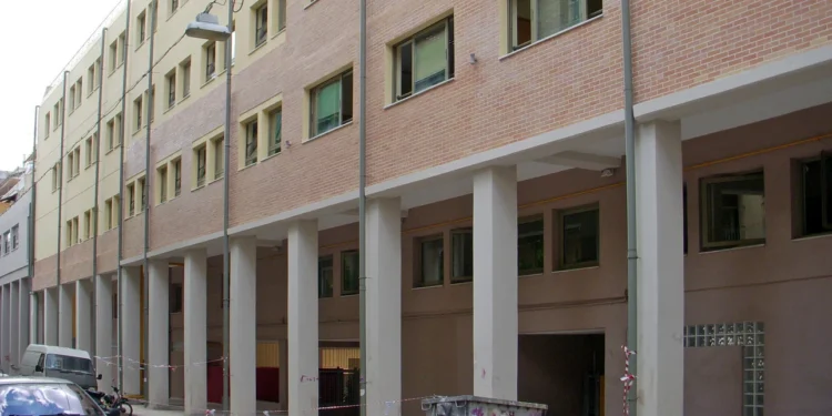 «Κλειδωθήκαμε στην τάξη, πολλά παιδιά έπαθαν κρίση» -Μαρτυρίες σοκ για την επίθεση του Γεωργιανού σε Γυμνάσιο