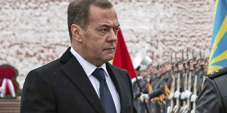 Μεντβέντεφ: Ο Μπάιντεν είναι τρελός, διανοητικά ανάπηρος και αποφασισμένος να σύρει την ανθρωπότητα στην κόλαση