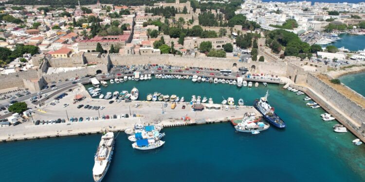 Καπνός… οι δωρέαν διακοπές στη Ρόδο – Οι υποσχέσεις έγιναν voucher μόλις 66,6 ευρώ