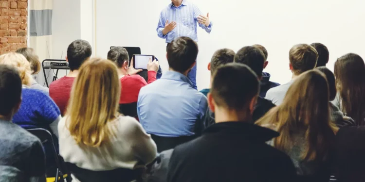 Άνεργοι: Eπιδοτούμενο πρόγραμμα κατάρτισης για έως και 1.725 ευρώ -Δικαιούχοι και προϋποθέσεις