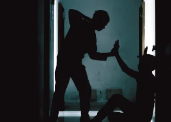 Εύβοια: Χτύπησαν στο κεφάλι συνομήλικό τους και τον έστειλαν στο νοσοκομείο – Συνελήφθησαν δύο άτομα