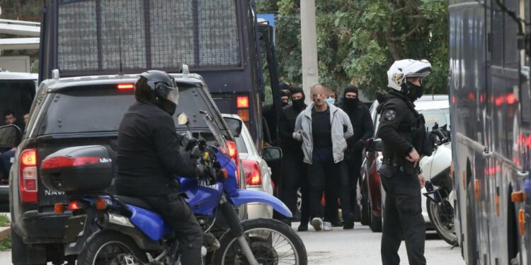 «Σύμπραξη Εκδίκησης»: Προφυλακιστέοι οι έξι κατηγορούμενοι για συμμετοχή σε τρομοκρατική οργάνωση