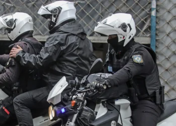 Κηφισιά: Χειροπέδες σε 4 άνδρες που άνοιγαν σπίτια – Συνελήφθησαν μετά από καταδίωξη με πυροβολισμό