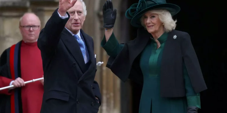 Βασιλιάς Κάρολος: Οι πρώτες φωτογραφίες από τη λειτουργία της Κυριακής του Πάσχα
