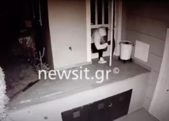 Καρέ καρέ η δράση της συμμορίας που «ξάφριζε» σπίτια σε Εκάλη και Νέα Ερυθραία – Βίντεο ντοκουμέντα