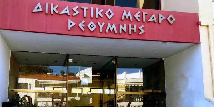 Κρήτη: Προθεσμία για τον πατριό και τους δύο φίλους του που κατηγορούνται για την εγκυμοσύνη της 14χρονης