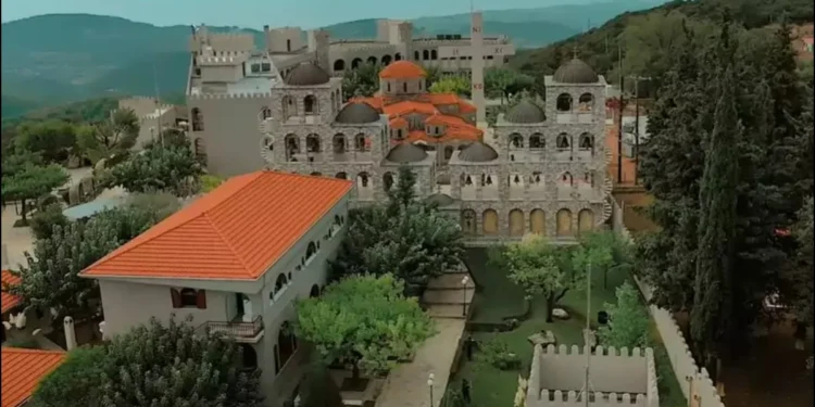 Δέος: Το μεγαλύτερο καμπαναριό του κόσμου βρίσκεται στην Ελλάδα, ακούγεται στα 100 χλμ