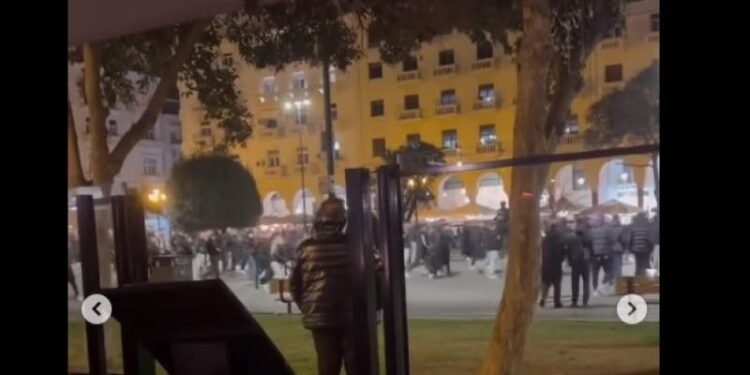 Θεσσαλονίκη: Άγρια επίθεση νεαρών σε τρανς άτομα στην Αριστοτέλους – Με μπουκάλια