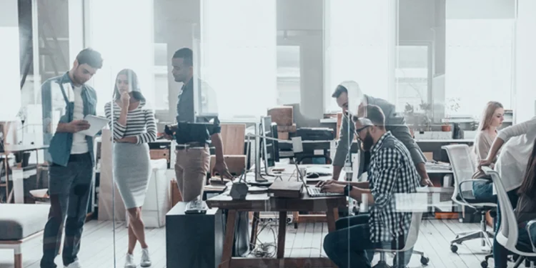 Γερμανία: Ξεκινάει το πείραμα της 4ήμερης εργασίας με το απόλυτο των αποδοχών – Δυο εκατ. κενές θέσεις εργασίας