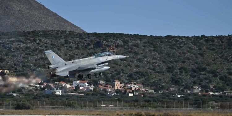 Έπεσε F-16 στη νήσο Ψαθούρα, πάνω από την Αλόννησο – Σώος ο πιλότος