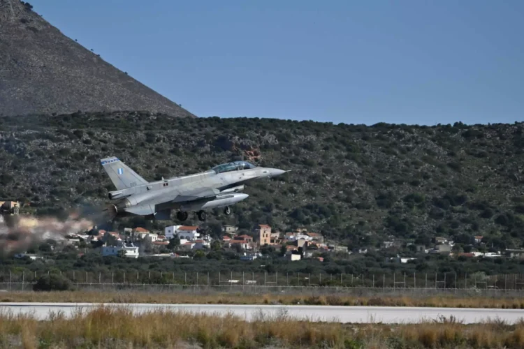 Έπεσε F-16 στη νήσο Ψαθούρα, πάνω από την Αλόννησο – Σώος ο πιλότος