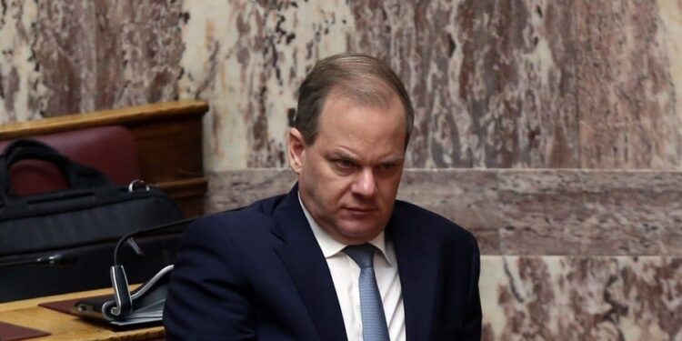 Στα χαρακώματα κυβέρνηση – αντιπολίτευση: Έφτασε η ώρα Καραμανλή