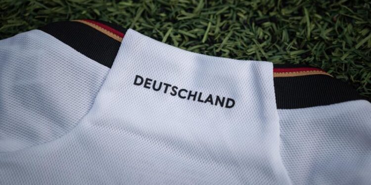 «Πόλεμος» Nike – Adidas: Ιστορική αλλαγή από τη Γερμανία