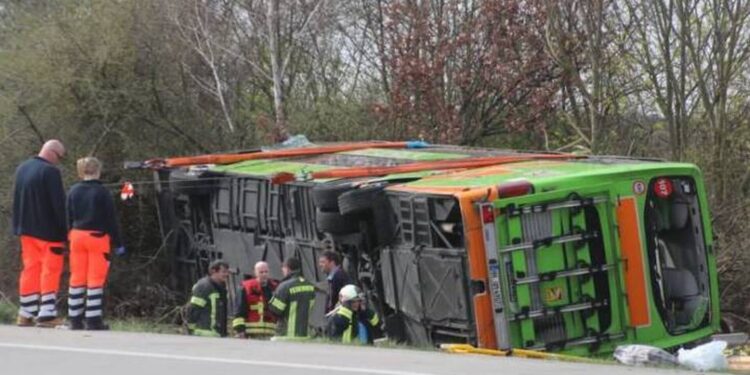 Σοκαριστικό τροχαίο δυστύχημα στη Γερμανία: Πέντε νεκροί και πολλοί τραυματίες