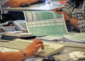 Φορολογικές δηλώσεις: Ποιους 18άρηδες καλεί φέτος η εφορία