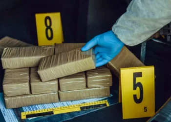 Ηγουμενίτσα: Αστυνομικός μετέφερε με υπηρεσιακό όχημα 100 κιλά ναρκωτικά – Συλλήψεις μετά από τροχαίο