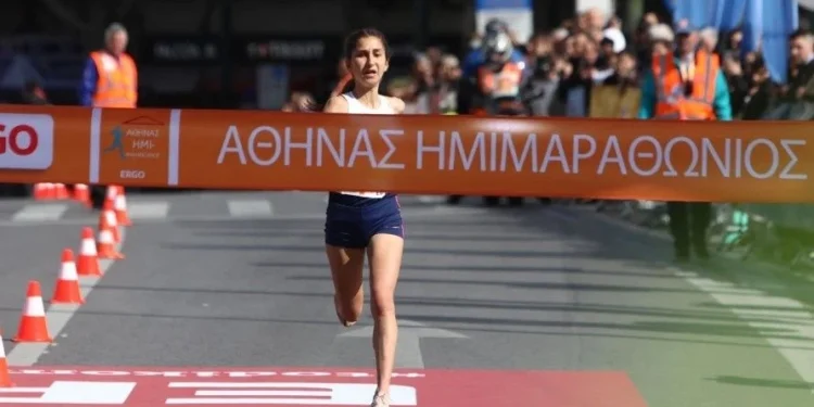 Σε εξέλιξη ο Ημιμαραθώνιος Αθήνας: Απροσπέλαστο το κέντρο – Ποιοι δρόμοι είναι κλειστοί