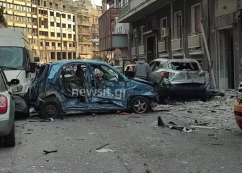 Καλλιθέα: Τεράστιες οι ζημιές από τη βόμβα σε κάβα – Η στιγμή της έκρηξης