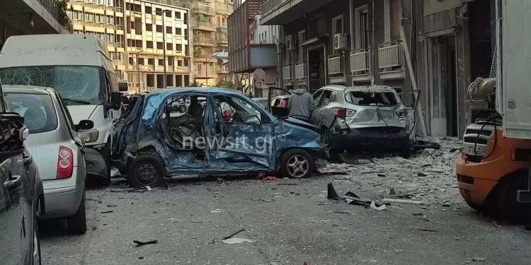 Καλλιθέα: Τεράστιες οι ζημιές από τη βόμβα σε κάβα – Η στιγμή της έκρηξης