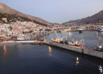 Κάλυμνος: 29χρονος πήγε σε σουπερμάρκετ με το σπαθί του