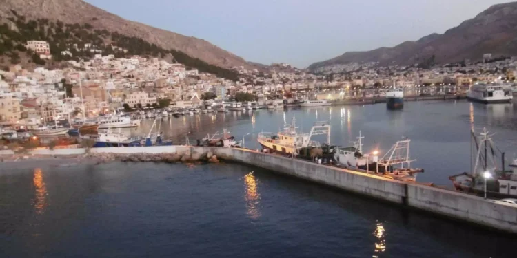 Κάλυμνος: 29χρονος πήγε σε σουπερμάρκετ με το σπαθί του