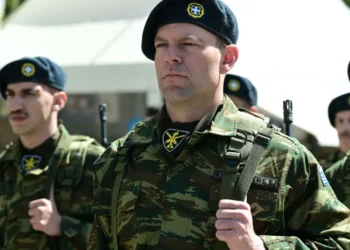 25η Μαρτίου – Κασσελάκης: Παρήλασε με άγημα στη Θήβα – Δείτε βίντεο και φωτογραφίες