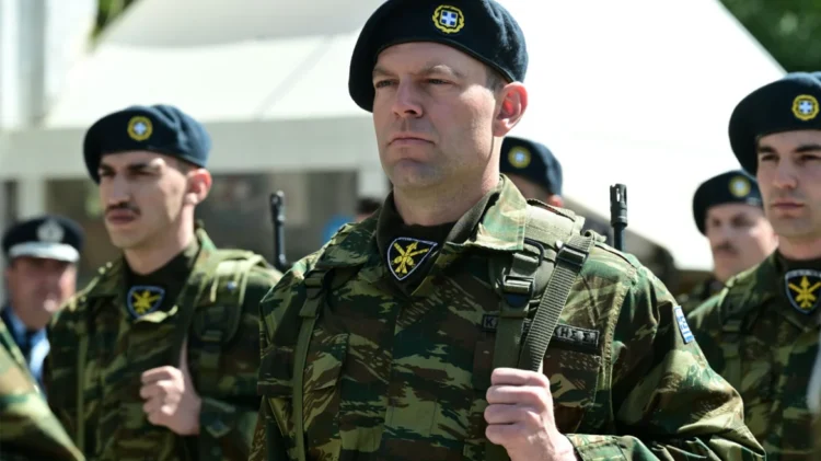 25η Μαρτίου – Κασσελάκης: Παρήλασε με άγημα στη Θήβα – Δείτε βίντεο και φωτογραφίες