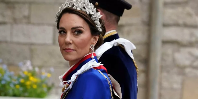 Κέιτ Μίντλετον: Έχει χάσει ανησυχητικά πολύ βάρος και δεν μπορεί να κρατήσει το φαγητό, λέει πηγή