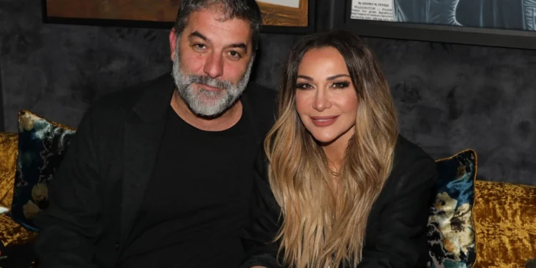 Βασίλης Μπισμπίκης: Στο νοσοκομείο ο ηθοποιός – Στο πλευρό του η Δέσποινα Βανδή