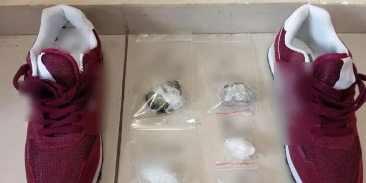 Μέσα σε παπούτσια πέρασε ναρκωτικά στις φυλακές Τρικάλων