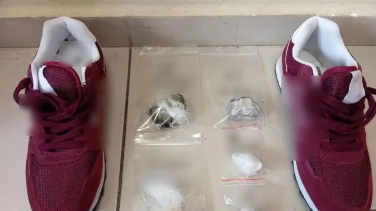 Μέσα σε παπούτσια πέρασε ναρκωτικά στις φυλακές Τρικάλων